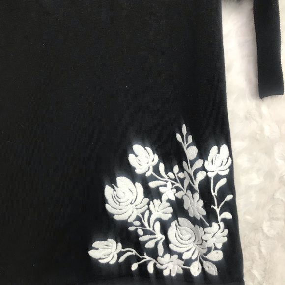 Talbots black vneck embroidered floral sweater Sm - Picture 3 of 6